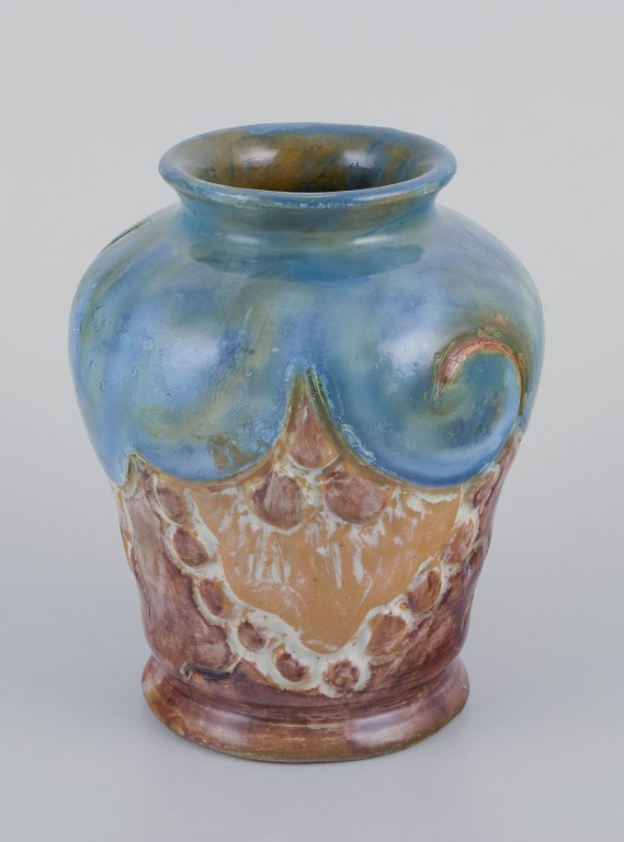 Møller & Bøgely. Unika skønvirkevase i glaseret keramik.