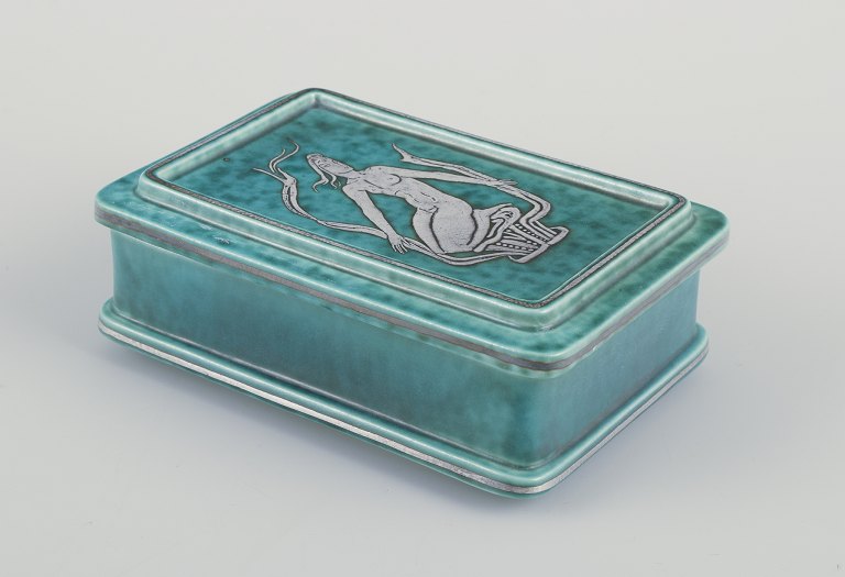 Wilhelm Kåge for Gustavsberg.
Lågkrukke af keramik fra ”Argenta” serien.