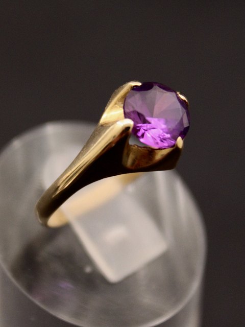 14 carat gold ring with amethyst