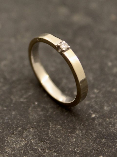 14 carat white gold ring with diamond