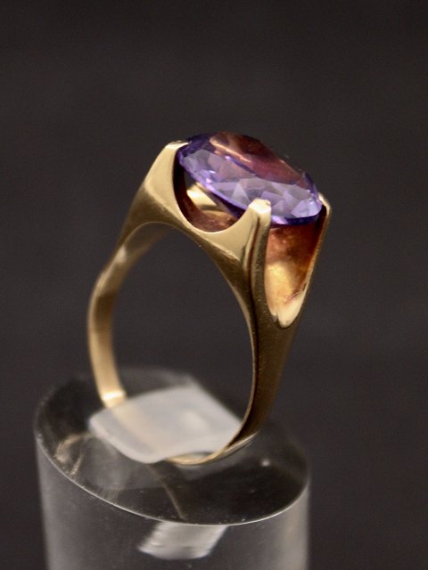 14 carat gold ring with amethyst