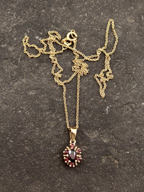 8 carat gold pendant