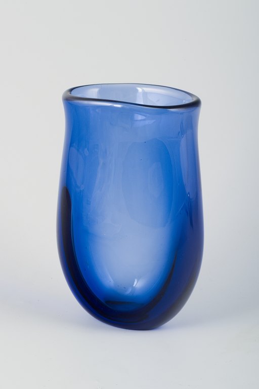 Per Lütken for Holmegaard.Kunstglasvase i blåt.