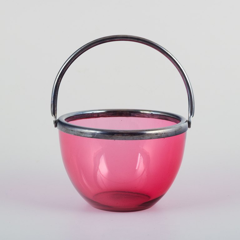 Danish Sugar Bowl in Red Handcrafted Glass
Silver-plated mounting.