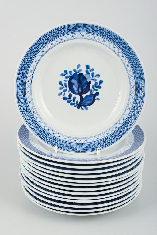 14 tallerkener, modelnummer 11/1842. Aluminia, Tranquebar.