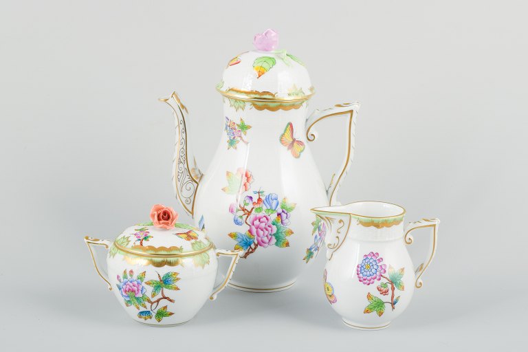 Herend, Ungarn. 
Queen Victoria kaffeservice i porcelæn.