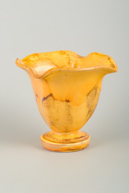 Svend Hammershøi (1873-1948) for Kähler. Vase i glaseret keramik. Smuk orange uranglasur.