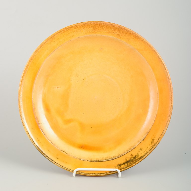 Svend Hammershøi (1873–1948) for Kähler.Round dish in glazed ceramic.