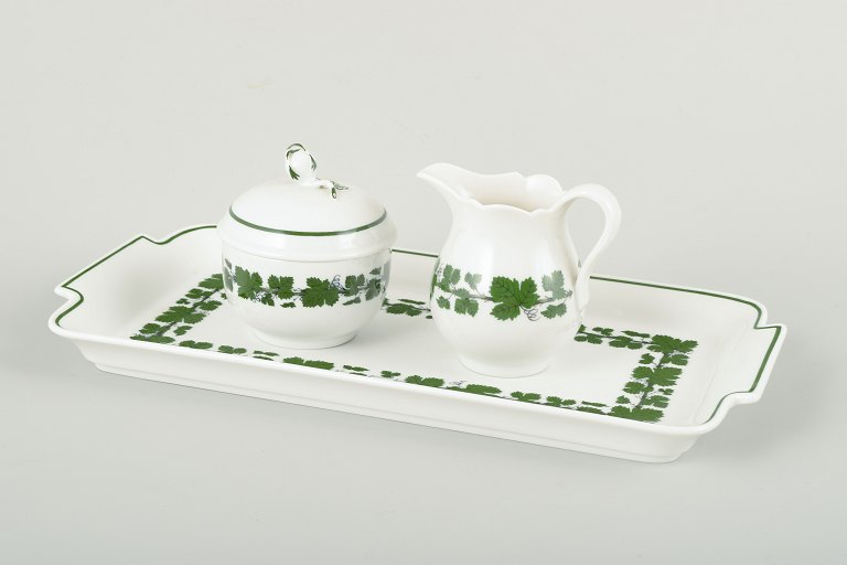 Meissen, sættebakke med flødekande og sukkerskål, stel Vine-Leaf Pattern, 
“Voller grüner Weinkranz”