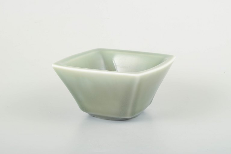 Royal CopenhagenSquare ceramic bowl in green celadon glaze.