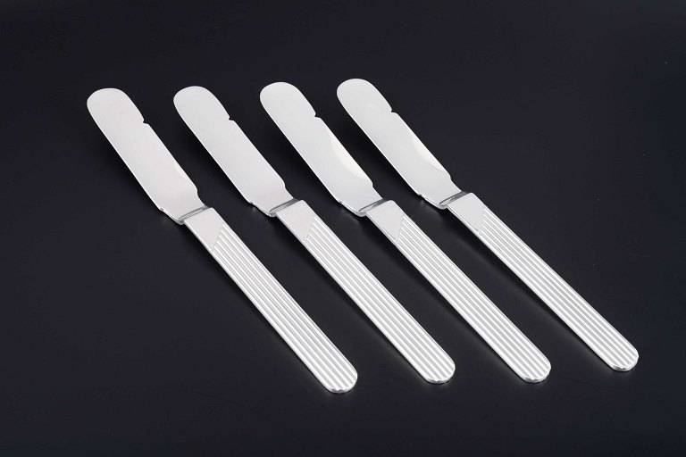NilsjohanSet of 4 lunch knives in ribbed-line pattern.Stainless steel.