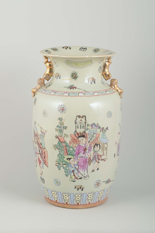 Chinese VasePorcelain vase, early 20th century.