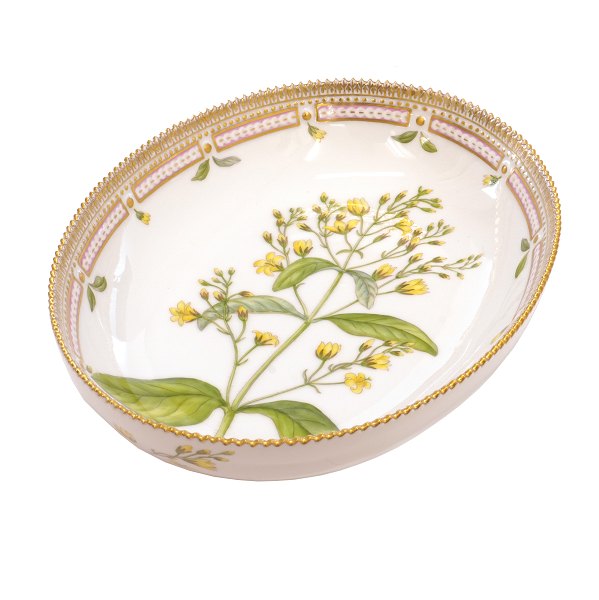 Royal Copenhagen Flora Danica oval skål #3507. "Lysimachia vulgaris L.". År 
1974-78. H: 5,8cm. L: 27,5cm