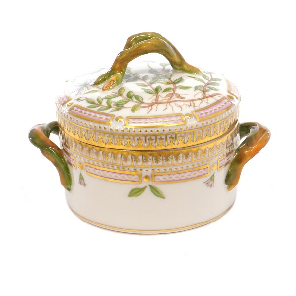 Royal Copenhagen Flora Danica sugar bowl 3624. "Stellaria humifusa Rottb." Year 
1979-83. H: 8cm. D: 8,3cm