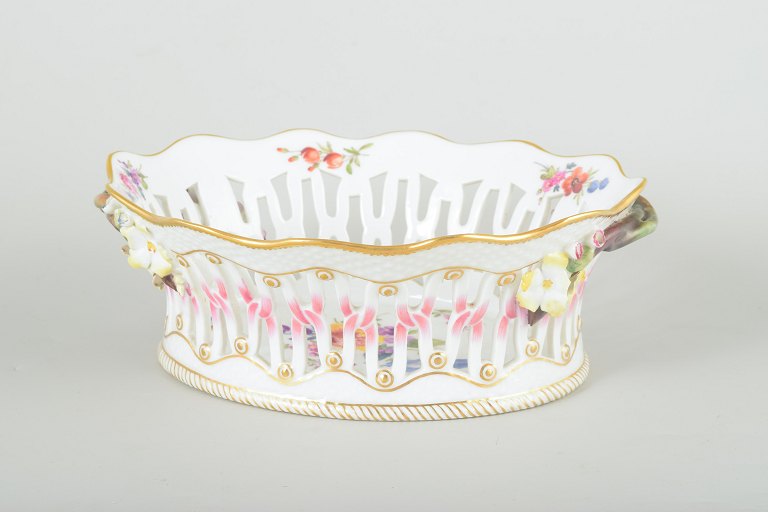Royal Copenhagen
Sachsisk Blomst gennembrudt oval skål, ca. 1900.