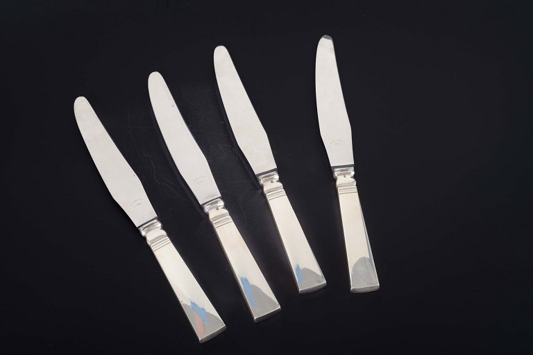 Georg Jensen4 dinner knives, “Acadia / Blok”.Sterling silver and stainless steel, 1944–51.