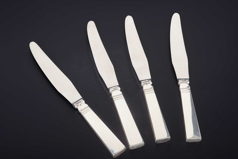 Georg Jensen4 dinner knives, “Acadia / Blok”.Sterling silver and stainless steel, 1933–44.
