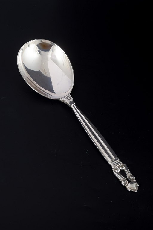 Georg JensenServing spoon, “Acorn / Konge”.Sterling silver, after 1944.