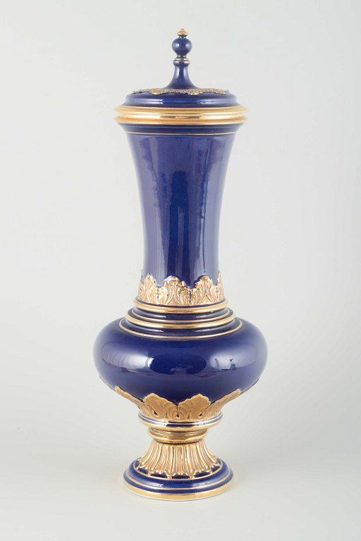MeissenLidded porcelain vase, early 20th century.
