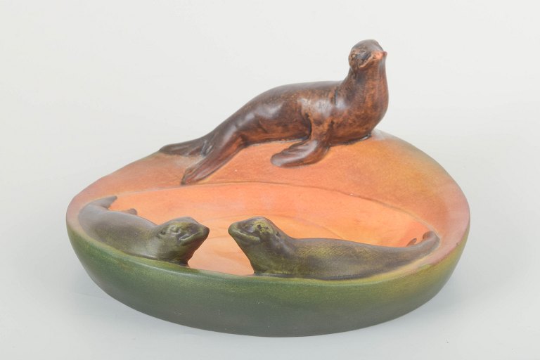 Ipsens EnkeKeramik Skål med sæler, model 143.