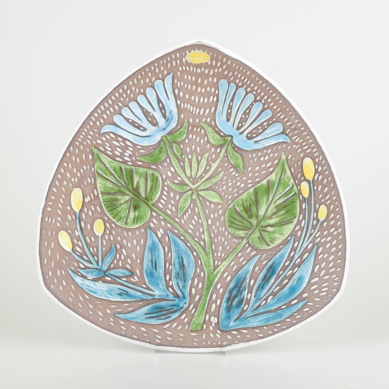 Mari Simmulson for Upsala EkebyTriangular decorative dish, 1960s.