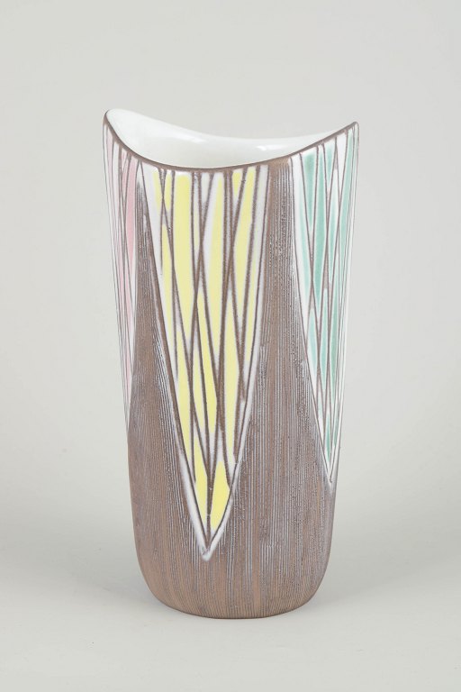 Upsala Ekeby, Mari SimmulsonVase, model 4415, 1950/60s.