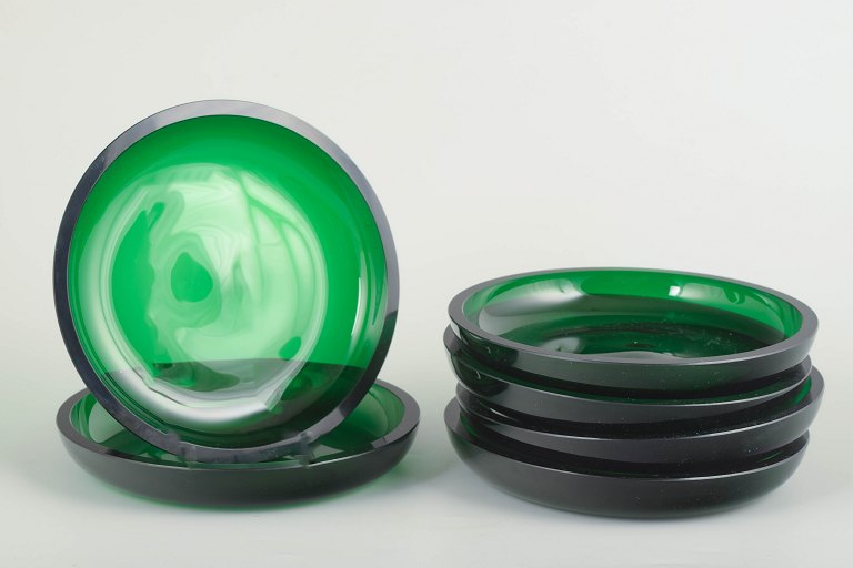 Josef Frank for Svenskt TennSæt på seks kunstglastallerkener, midt 1900-tallet.