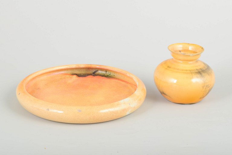 Kähler, DanmarkFad og vase med uran-glasur, 1930’erne.