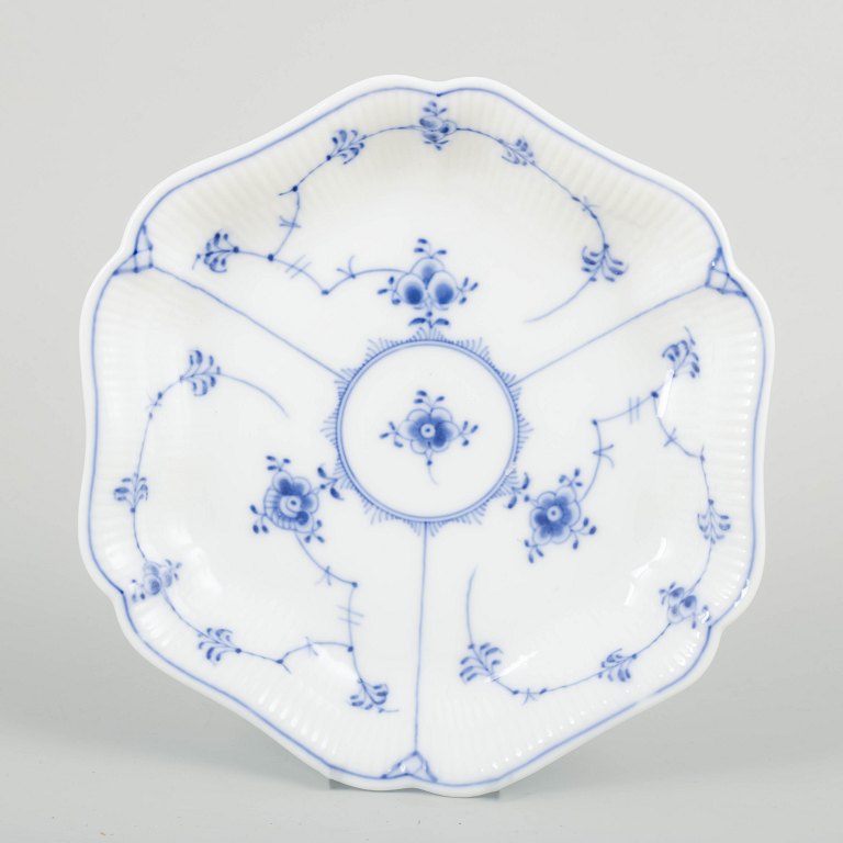 Royal CopenhagenBlue Fluted Plain, model 1/2195.Dish, 1920s.