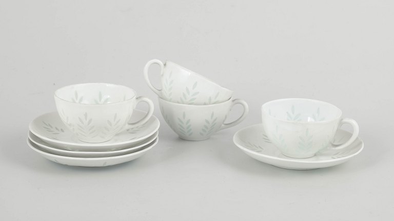 Friedl Holzer-Kjellberg for ArabiaSet of 4 demi-tasse cups with saucers, 1970s.