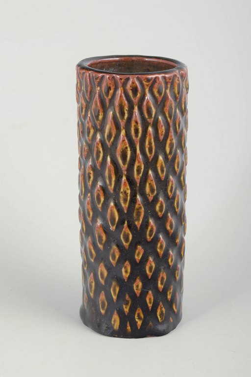 Axel Salto for Royal Copenhagen.Tidlig vase, 1930’erne.Cylindrisk stentøjsvase i spirende stil.