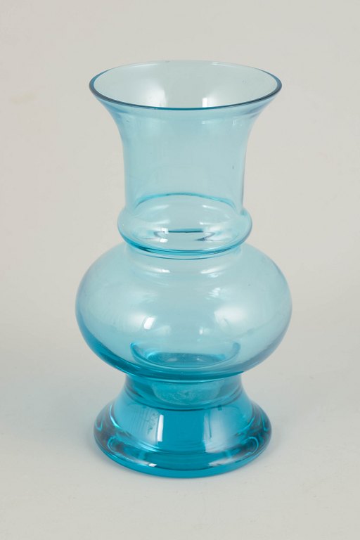 Tamara Aladin for Riihimäen Lasi, mouth-blown art glass vase.