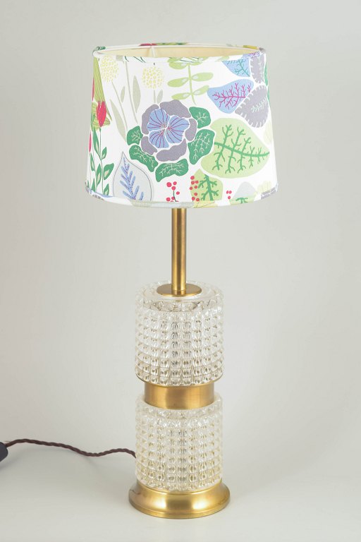 Svensk designerbordlampe med lampeskærm af Josef Frank.