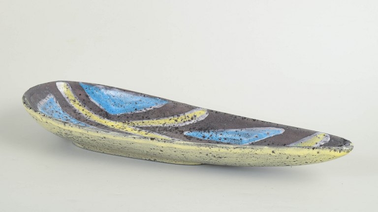 Guido Gambone for Bitossi, large oval bowl.