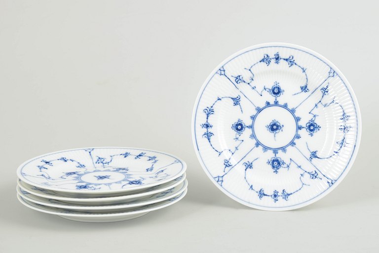 Royal Copenhagen, Blue Fluted Plain set of 5 cake plates.