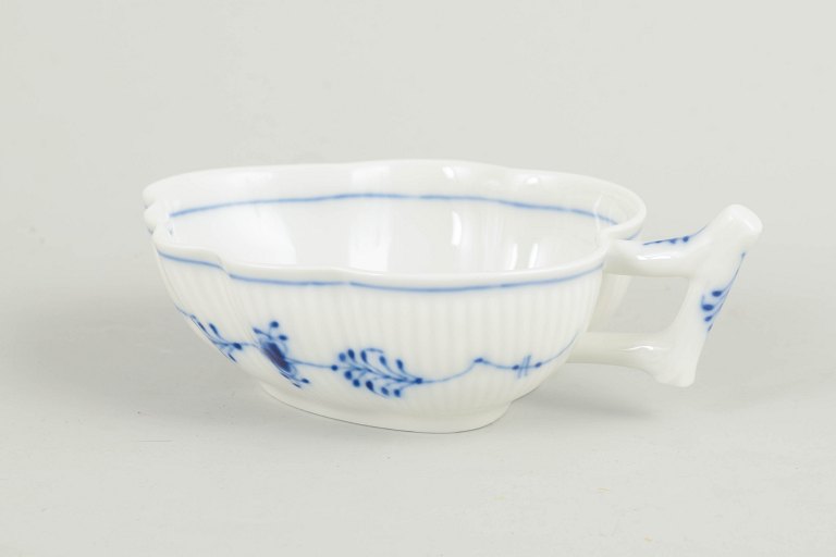 Royal Copenhagen Musselmalet Riflet lille fad med hank.