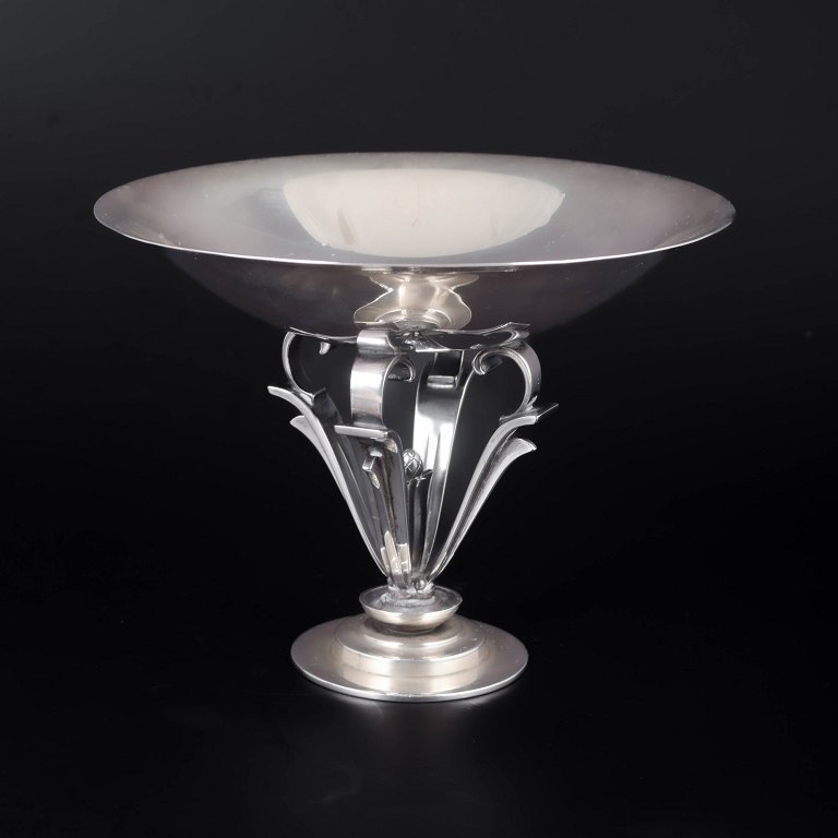 Harald Nielsen for Georg Jensen, sterlingsølv opsats model 688.