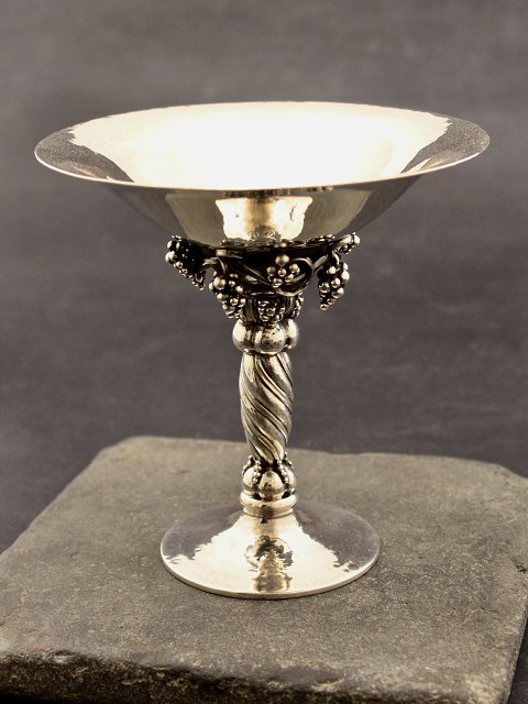 Georg Jensen. Sterling sølv drue opsats model 263A.