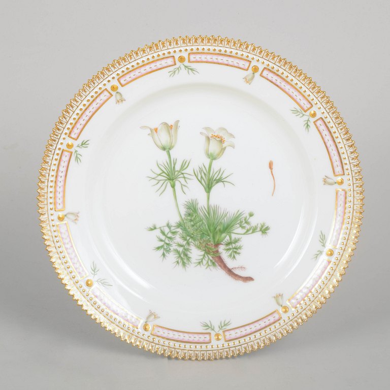 Royal Copenhagen, Flora Danica lunch plate.