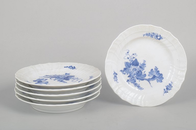 Royal Copenhagen Blå Blomst Svejfet, sæt med seks frokosttallerkener.